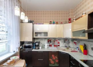 Продам 3-ком. квартиру, 76.6 м2, Тюмень, улица Академика Сахарова, 48