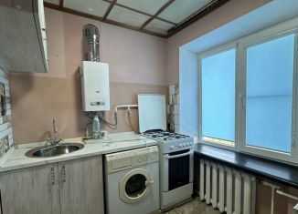 Продам 2-ком. квартиру, 43 м2, Батайск, улица Орджоникидзе, 2Б