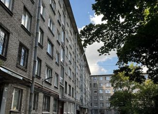 Трехкомнатная квартира на продажу, 55.2 м2, Санкт-Петербург, Балтийская улица, 2/14, метро Кировский завод