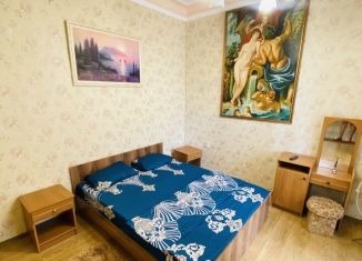 Сдается в аренду двухкомнатная квартира, 50 м2, Ялта, Крутой переулок, 3