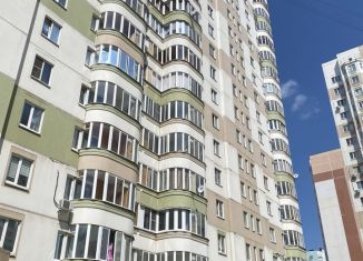 Продается 1-комнатная квартира, 37.5 м2, Курск, проспект Вячеслава Клыкова, 82