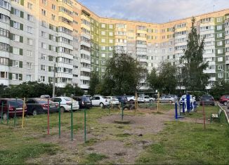 Продам 3-ком. квартиру, 65 м2, Пермский край, улица Адмирала Ушакова, 59/3