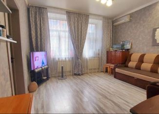 Продается двухкомнатная квартира, 42 м2, Апшеронск, улица Ленина, 15