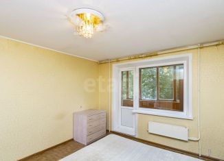 Продается 2-ком. квартира, 60 м2, Тюмень, улица 50 лет Октября, 74к2