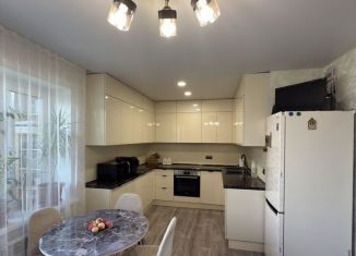 Продается 2-ком. квартира, 61 м2, село Михайловка, Сливовая улица, 18