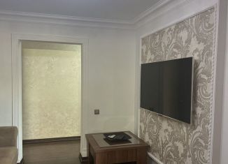 Сдаю 2-ком. квартиру, 45 м2, Грозный, бульвар Султана Дудаева, 13