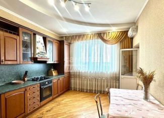 Сдам 3-ком. квартиру, 105 м2, Курск, улица Горького, 50
