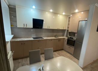 Продаю четырехкомнатную квартиру, 74 м2, поселок городского типа Шерегеш, Юбилейная улица, 11