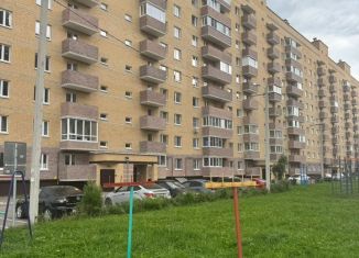Продам двухкомнатную квартиру, 58 м2, Смоленск, улица 100-летия Комсомола, 1