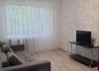 Сдаю в аренду 2-ком. квартиру, 58 м2, Армавир, Азовская улица