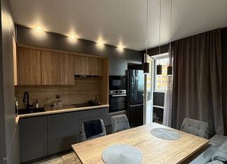 Продаю трехкомнатную квартиру, 92.5 м2, деревня Алтуховка, Светлая улица, 3