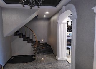 Продажа четырехкомнатной квартиры, 180 м2, Псков, Конная улица, 12