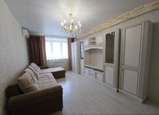 Сдается в аренду двухкомнатная квартира, 56.2 м2, Липецк, улица Хренникова