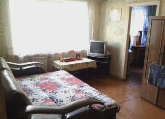 Продается 2-ком. квартира, 45 м2, Новомосковск, улица Бережного, 3А