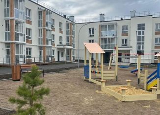 Продается 2-комнатная квартира, 65.4 м2, Магнитогорск, улица Зелёный Лог, 71/2