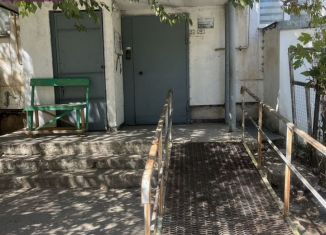 Продается 1-ком. квартира, 34 м2, Евпатория, улица имени 60-летия Октября, 17