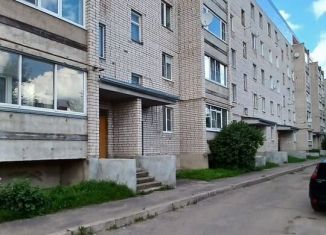 Продам 2-комнатную квартиру, 52.2 м2, Сокол, улица Карла Маркса, 31