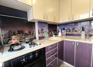 Продам 3-комнатную квартиру, 50 м2, Белгородская область, проспект Богдана Хмельницкого, 149А