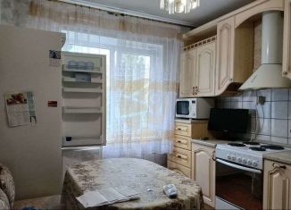 Сдам трехкомнатную квартиру, 639 м2, Старый Оскол, микрорайон Макаренко, 38