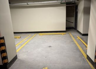 Сдам в аренду машиноместо, 18 м2, Нижний Новгород, Полтавская улица, 15