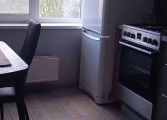 Сдается двухкомнатная квартира, 62 м2, Псков, Коммунальная улица, 77