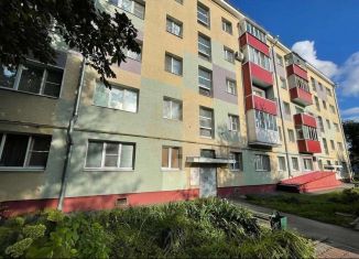 Продаю двухкомнатную квартиру, 42 м2, Старый Оскол, микрорайон Горняк, 25