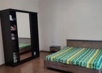 Сдаю 1-ком. квартиру, 60 м2, Махачкала, улица Мирзабекова, 17А, Кировский внутригородской район