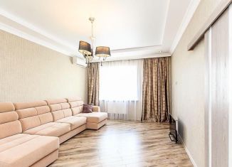 Сдаю в аренду 2-ком. квартиру, 90 м2, Краснодар, улица имени П.М. Гаврилова, 27, ЖК Триумф