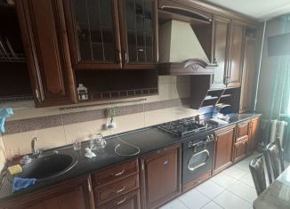 Сдам четырехкомнатную квартиру, 80 м2, Саратов, Заводской район, 7-я Нагорная улица, 22/28