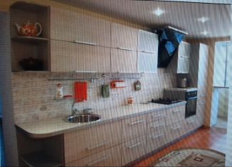 Сдам в аренду 1-ком. квартиру, 54 м2, Саратов, Заводской район, улица имени Г.К. Орджоникидзе, 13/3