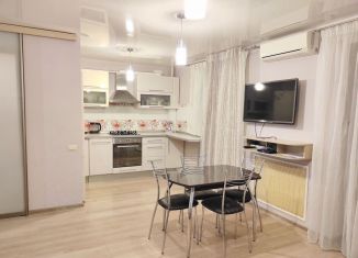 Сдам однокомнатную квартиру, 46 м2, Саратов, улица имени В.Г. Рахова, 195/197