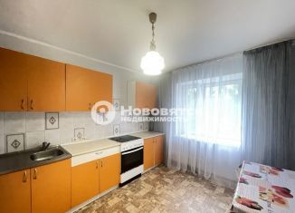 Трехкомнатная квартира на продажу, 70.8 м2, Киров, улица МОПРа, 1А