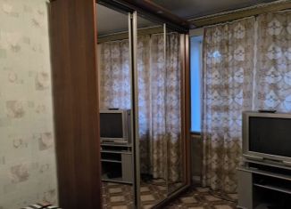 Продажа трехкомнатной квартиры, 55 м2, Гатчина, проспект 25 Октября, 49