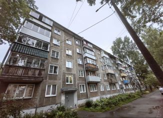 Трехкомнатная квартира на продажу, 58 м2, Киров, улица Чапаева, 4