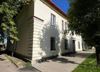 Продажа 3-комнатной квартиры, 72 м2, Порхов, проспект Ленина, 35