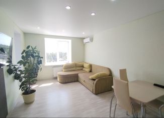 Сдаю в аренду 2-ком. квартиру, 64.8 м2, Саратов, улица имени Академика С.Г. Навашина, 6Ас1