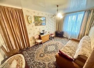 Сдаю 3-ком. квартиру, 54.4 м2, Кингисепп, Октябрьская улица, 2