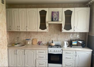 Сдаю в аренду 1-комнатную квартиру, 44 м2, Саратов, улица имени Ю.А. Мысникова, 10