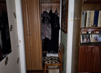 Продаю 2-ком. квартиру, 42.6 м2, Тихвин, 3-й микрорайон, 25