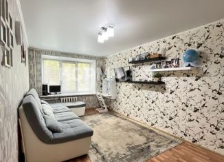 Продается двухкомнатная квартира, 47.2 м2, Октябрьский, 35-й микрорайон, 15А