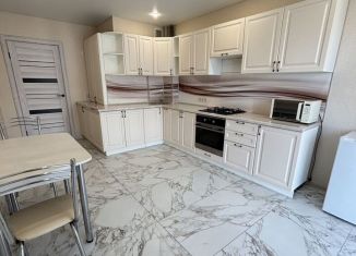 Продается двухкомнатная квартира, 80 м2, Смоленск, улица Шевченко, 6