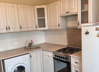 Сдаю в аренду однокомнатную квартиру, 34 м2, Колпино, улица Веры Слуцкой, 91