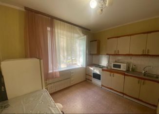 Сдам в аренду 1-ком. квартиру, 38 м2, Старый Оскол, микрорайон Лесной, 11