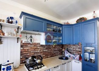 Продаю 3-ком. квартиру, 61 м2, Саратов, Политехническая улица, 62/70