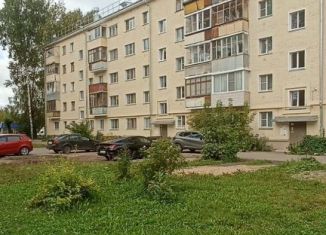 Продается 2-ком. квартира, 47.2 м2, Киров, улица Кольцова, 12