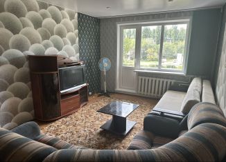 Сдается в аренду двухкомнатная квартира, 52 м2, Саратов, улица имени С.Ф. Тархова, 3