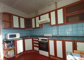 Продаю 3-ком. квартиру, 67 м2, Саратов, улица имени А.И. Куприянова, 16А