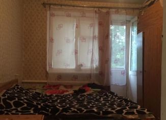 Сдается в аренду четырехкомнатная квартира, 65 м2, Семикаракорск, проспект В.А. Закруткина, 13