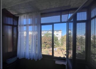 Двухкомнатная квартира на продажу, 48.3 м2, посёлок городского типа Новоозёрное, улица Героев-Десантников, 6