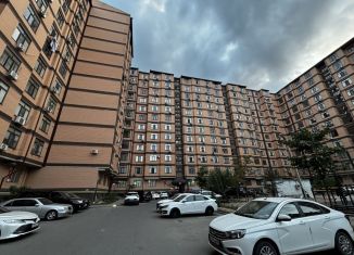 Продается 2-ком. квартира, 65 м2, Махачкала, улица Абубакарова, 112